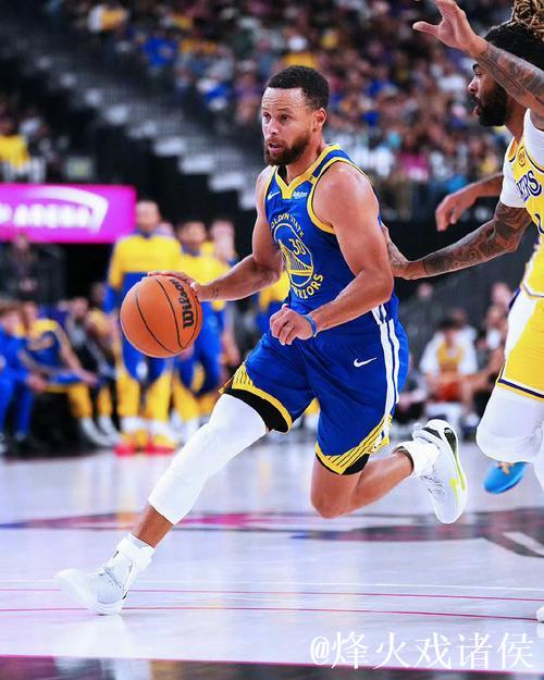 库里缺阵戴维斯12+10 勇士大胜活塞豪取4连胜